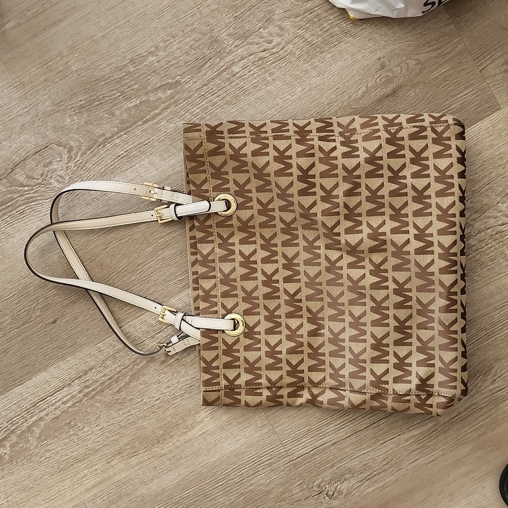 Michael Korr Purse - Picture 1 of 4